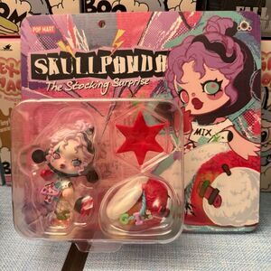 POP MART - Skullpanda The Stocking Surprise Figure- Brand New
